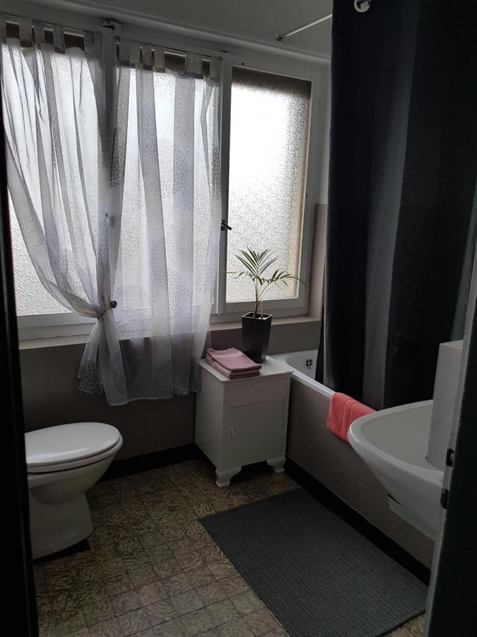 Hotel De La Gare, Vendlincourt エクステリア 写真
